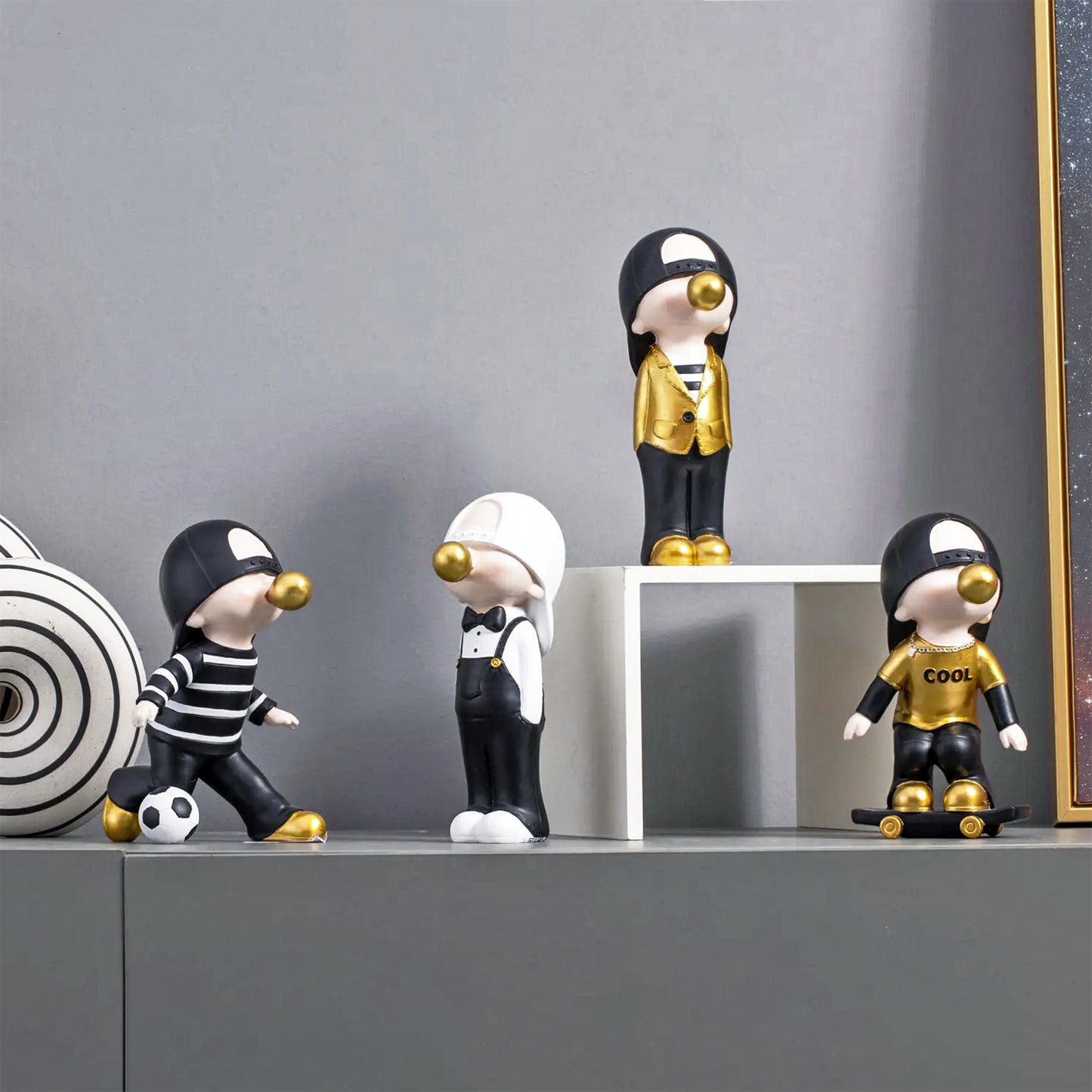 Cool Skater [Posed Boarding] - Decor Figurine