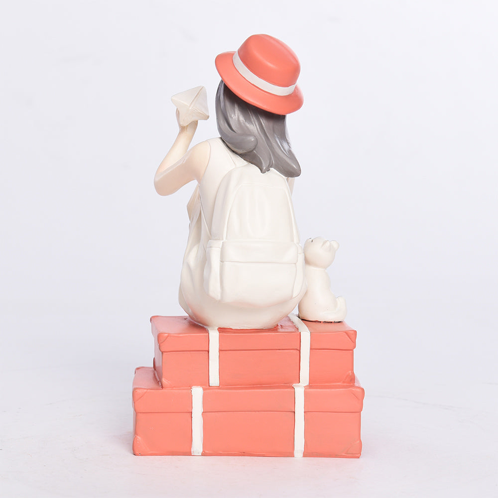 Traveler Girl - Decor Figurine