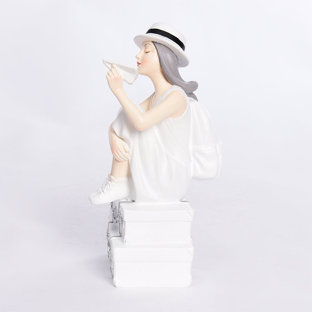 Traveler Girl - Decor Figurine