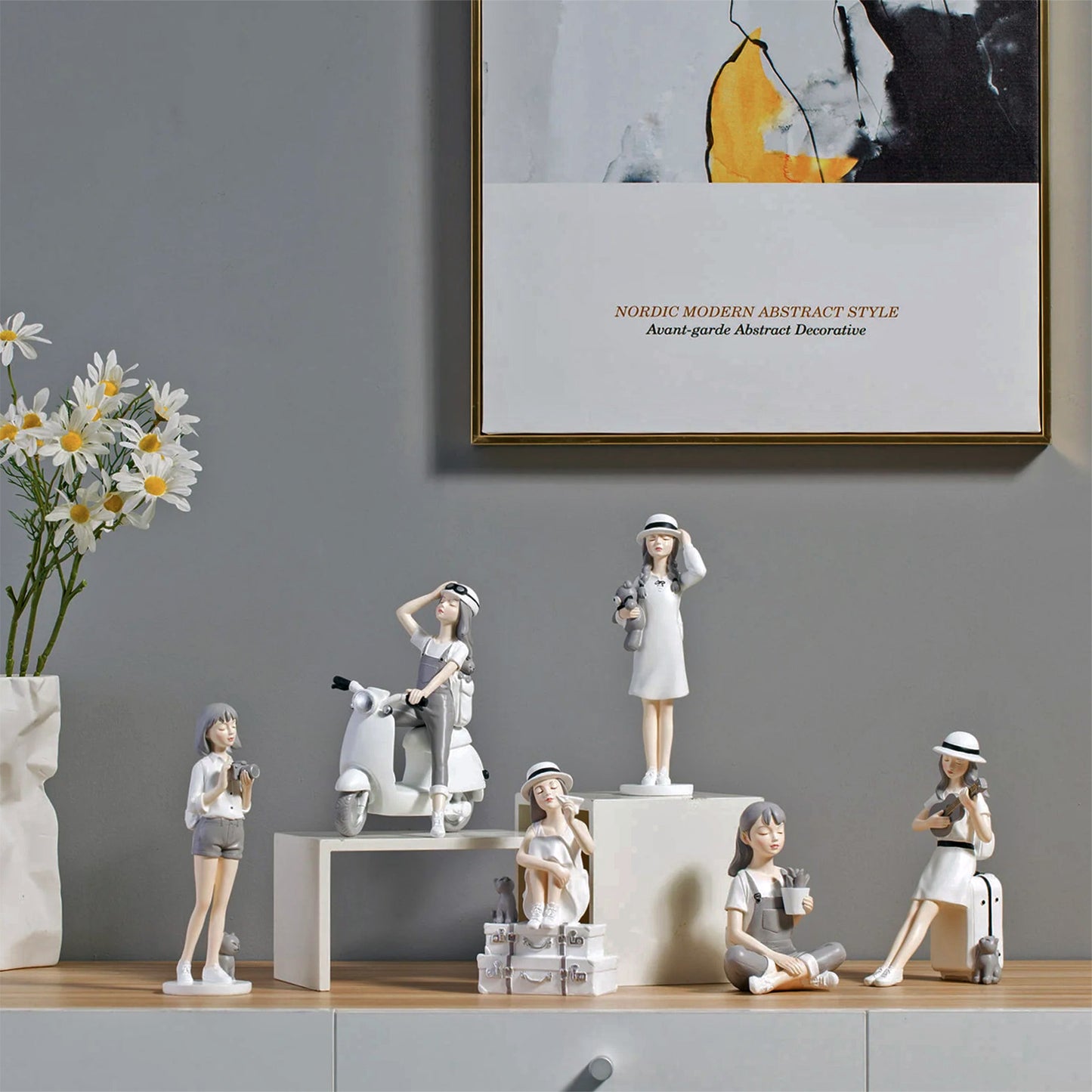 Photographer Girl - Decor Figurine