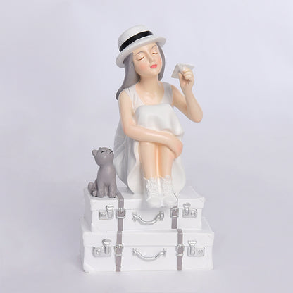 Traveler Girl - Decor Figurine