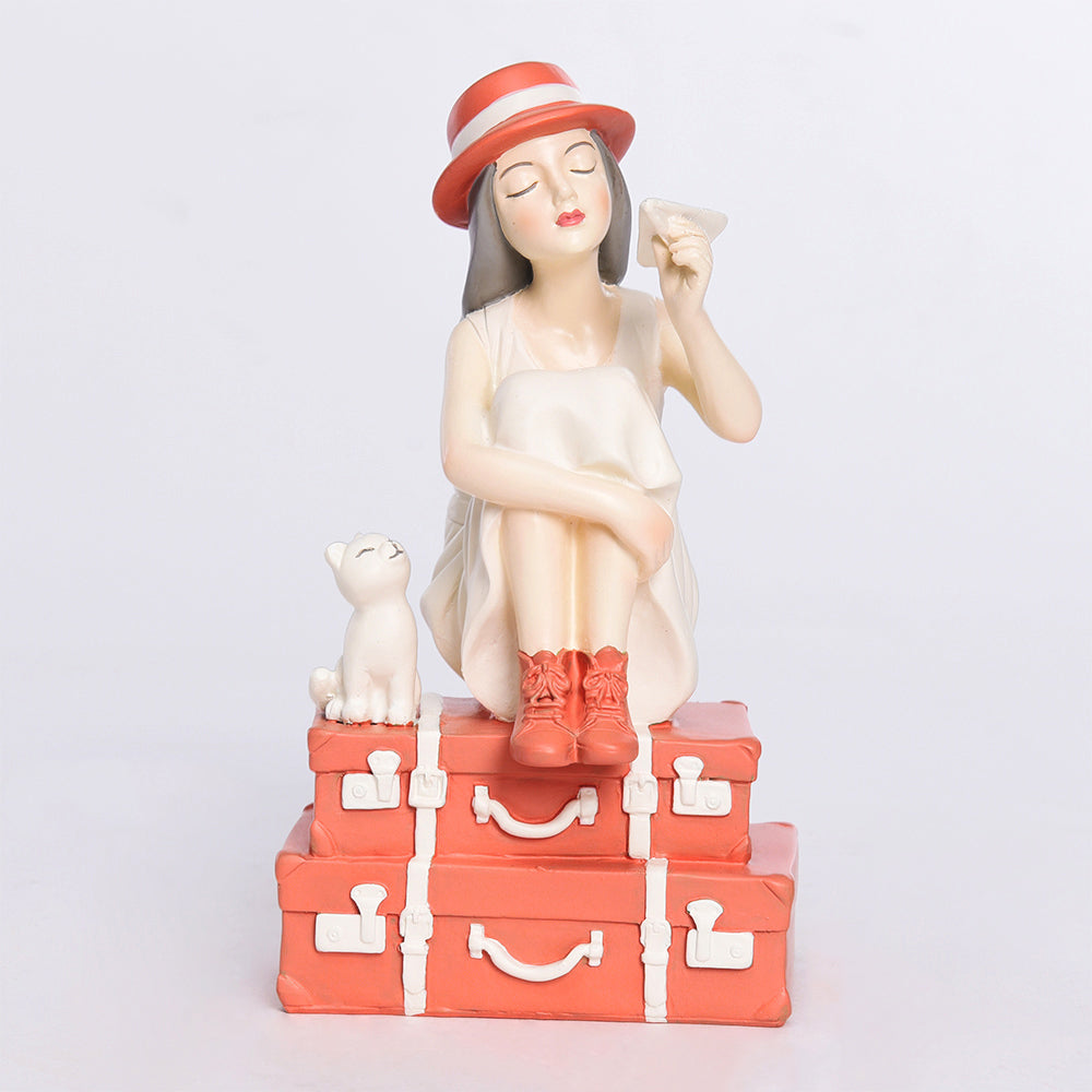 Traveler Girl - Decor Figurine